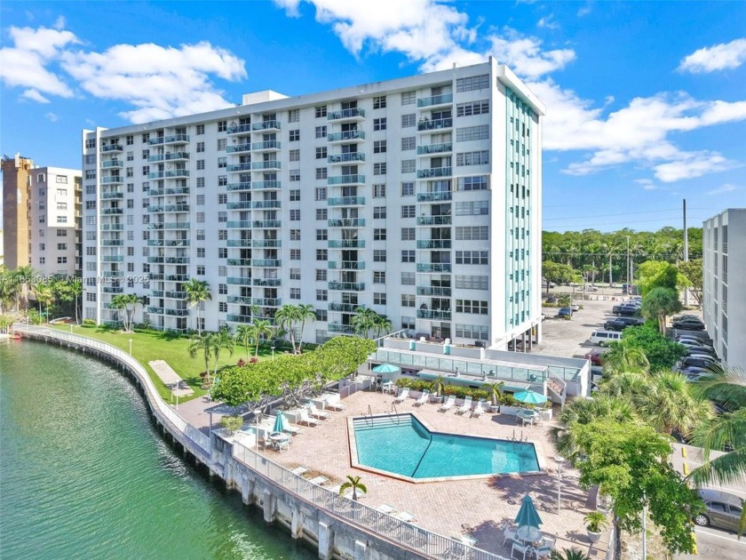 Beautiful and spacious 1 bedroom, 1.5 bathroom unit at Stratford - Beach Condo for sale in North Miami Beach, Florida on Beachhouse.com