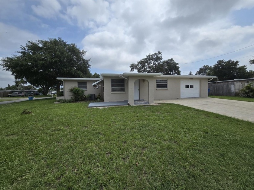 Now Available in Orange Lake of Largo! Come see this charming - Beach Home for sale in Largo, Florida on Beachhouse.com