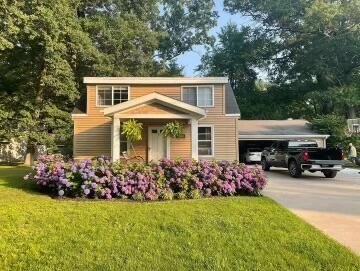 Welcome home to 15666 Lake Avenue! This 3 bedroom, 1 bathroom - Beach Home for sale in Grand Haven, Michigan on Beachhouse.com