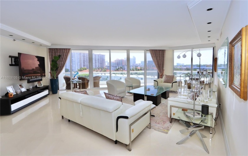 Beautiful home in this sought after floor plan: 3200 square feet - Beach Condo for sale in Aventura, Florida on Beachhouse.com