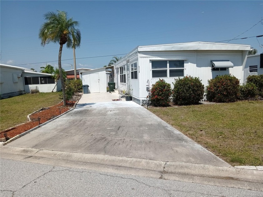 Open floor plan 2 + 1.5 in quiet area of the community. Well - Beach Home for sale in Sarasota, Florida on Beachhouse.com