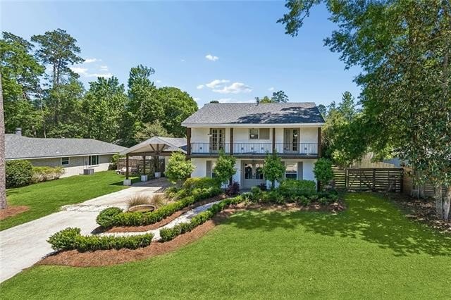 Beautifully renovated 4 bedroom, 2.5 bath home in New Golden - Beach Home for sale in Mandeville, Louisiana on Beachhouse.com