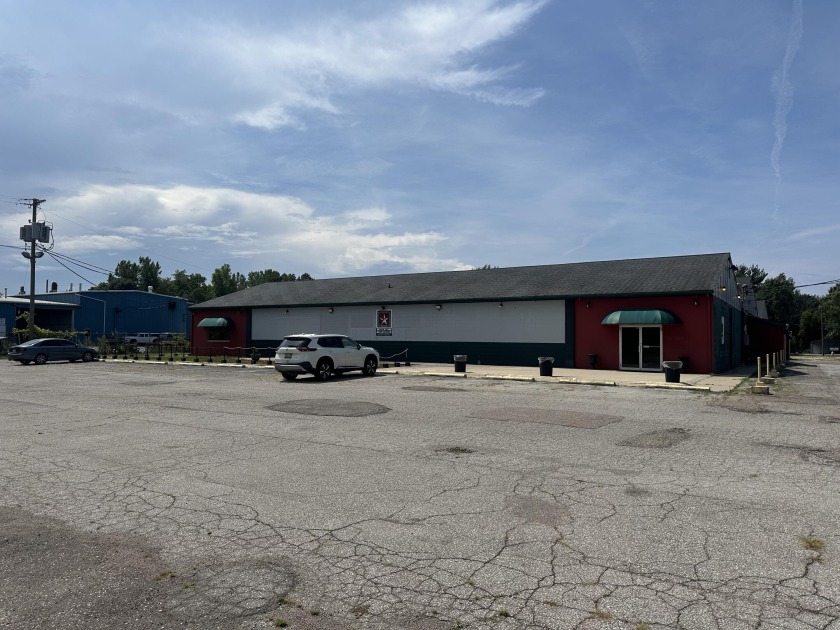 Excellent opportunity to acquire a 27,289 SF commercial building - Beach Commercial for sale in Benton Harbor, Michigan on Beachhouse.com