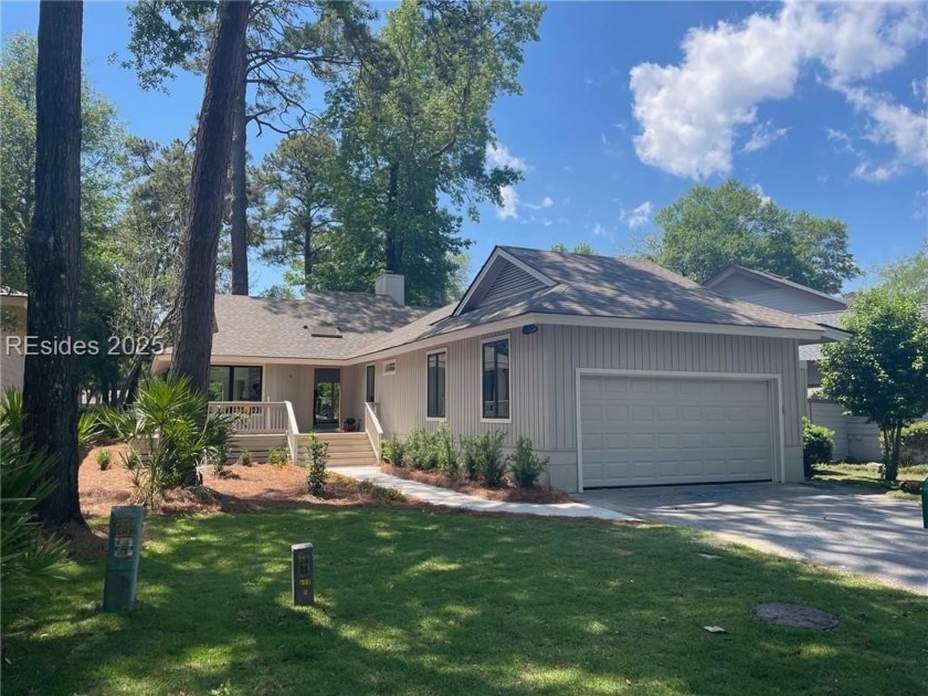 Picture perfect completely remodeled 3 bedroom/3 bath golf and - Beach Home for sale in Hilton Head Island, South Carolina on Beachhouse.com