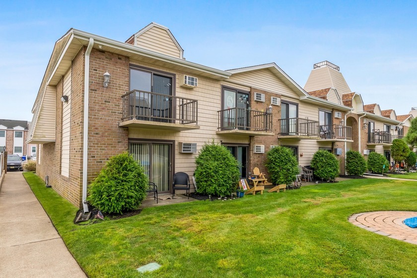 Nicely done North Wildwood Lodge Condominium efficiency! - Beach Condo for sale in North Wildwood, New Jersey on Beachhouse.com