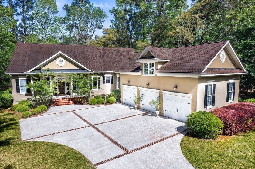 Experience the perfect marriage of traditional elegance and - Beach Home for sale in Savannah, Georgia on Beachhouse.com