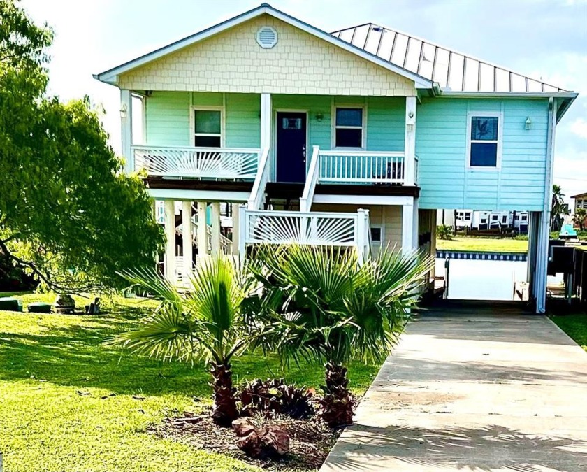 Welcome to your charming home on water canal with amazing views - Beach Home for sale in Rockport, Texas on Beachhouse.com
