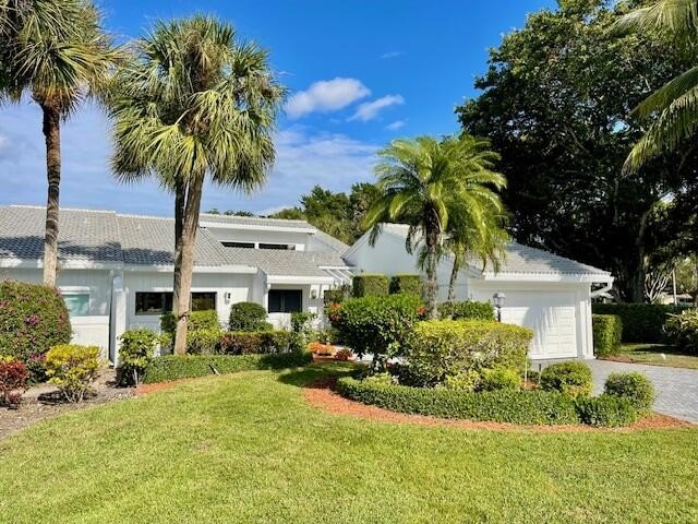 Charming and tastefully furnished 3-bedroom (2 bedrooms plus - Beach Home for sale in Boynton Beach, Florida on Beachhouse.com