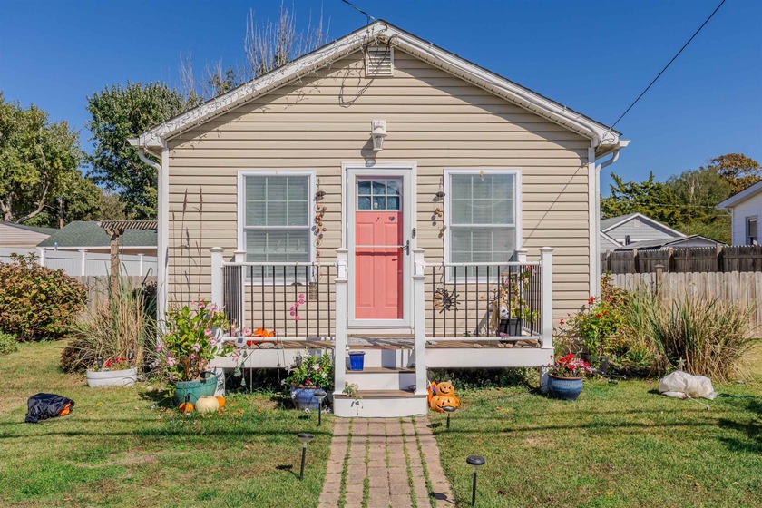 Nestled just a short stroll from the tranquil Delaware Bay, this - Beach Home for sale in Villas, New Jersey on Beachhouse.com