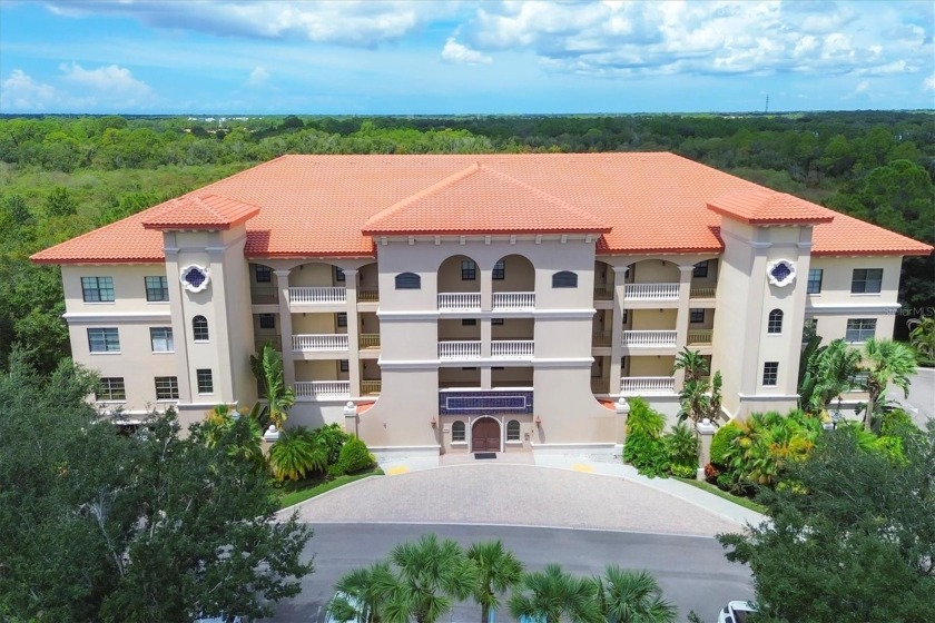 Stunning unit in the heart of Lakewood Ranch. This amazing home - Beach Condo for sale in Lakewood Ranch, Florida on Beachhouse.com