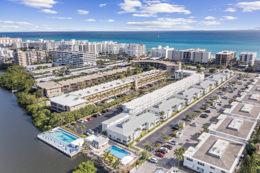 Welcome to this beautifully renovated waterfront condo, where - Beach Condo for sale in South Palm Beach, Florida on Beachhouse.com