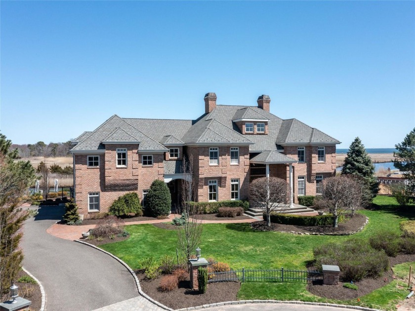 WATERFRONT ~ TRUE HARBOUR ESTATES LUXURIOUS RESIDENCE, WEST - Beach Home for sale in Babylon, New York on Beachhouse.com