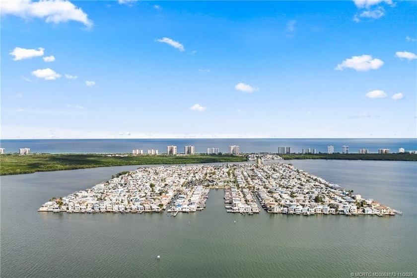 Charming and renovated is this 2 bedroom 1 bathroom getaway in - Beach Home for sale in Jensen Beach, Florida on Beachhouse.com