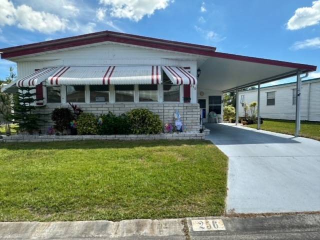 GREAT OPPORTUNITY, INVESTORS TAKE NOTICE! Two bedroom, 2 bath - Beach Home for sale in Vero Beach, Florida on Beachhouse.com