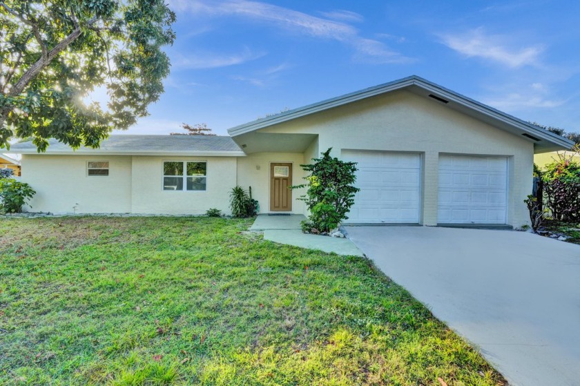 Nestled in the quiet neighborhood of  Echo Lake This beautiful - Beach Home for sale in West Palm Beach, Florida on Beachhouse.com