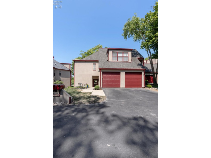 LIVE THE LAKE LIFE DREAM in this stunning 2-bedroom, 2-bath - Beach Condo for sale in Port Clinton, Ohio on Beachhouse.com