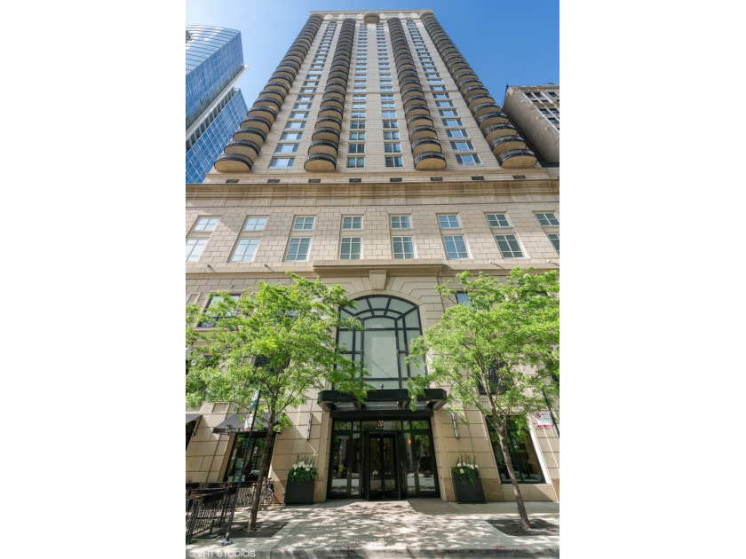 Exquisite renovation of this high-floor 3 bedroom + den, 3.1 - Beach Home for sale in Chicago, Illinois on Beachhouse.com