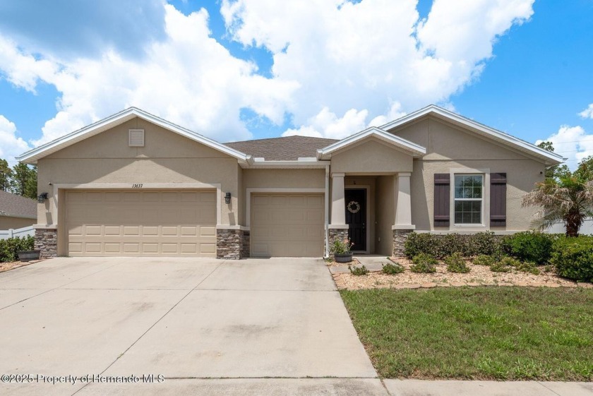 Welcome to this beautifully maintained 4-bedroom, 3.5-bathroom - Beach Home for sale in Spring Hill, Florida on Beachhouse.com