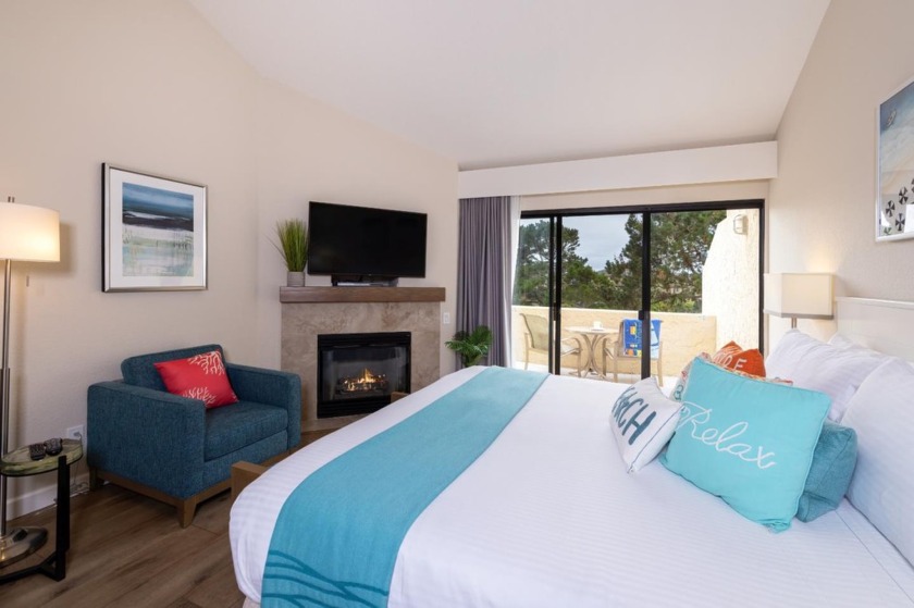 New Price: :  Discover the exquisite top-floor resort studio - Beach Condo for sale in Aptos, California on Beachhouse.com