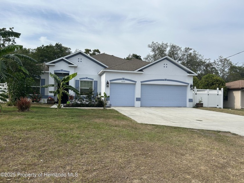 Room to roam! This spacious 4 bedroom plus den, 3 bath 3 car - Beach Home for sale in Spring Hill, Florida on Beachhouse.com