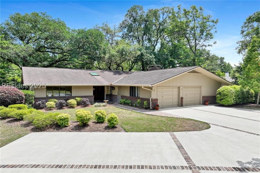 Lovingly cared for by longtime owners, this 3BR/2.5BA - Beach Home for sale in Hilton Head Island, South Carolina on Beachhouse.com