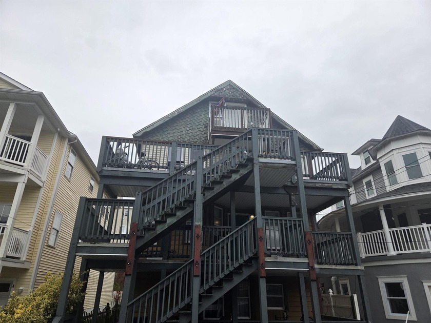 ONLY a block and a half to the beach! This 2nd floor condo has - Beach Condo for sale in Wildwood, New Jersey on Beachhouse.com