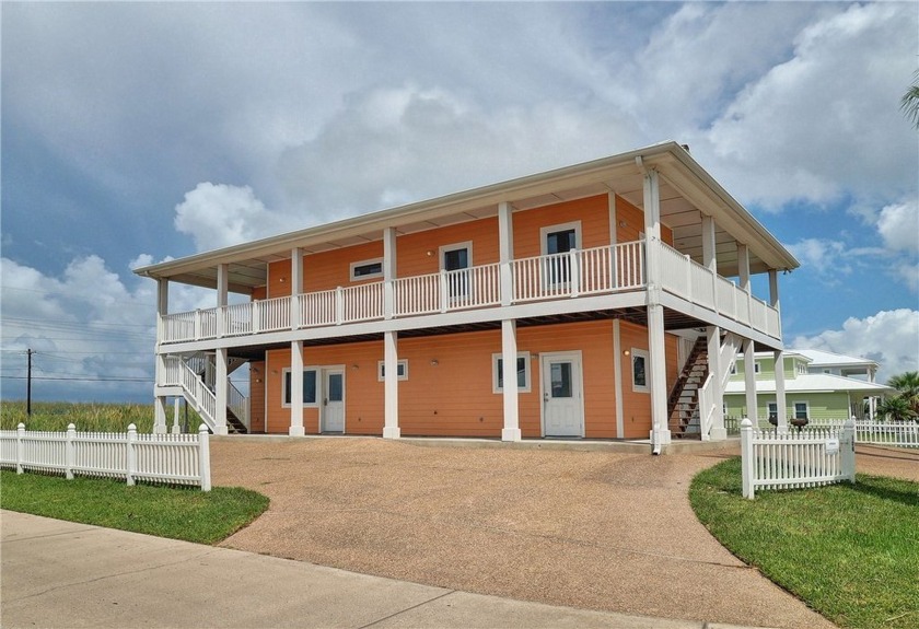 VIEWS OF THE BAY!!! A spacious beach house offering 4 bedrooms - Beach Home for sale in Port Aransas, Texas on Beachhouse.com