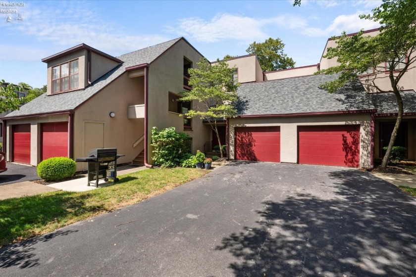 Prestigious LeMarin Condo on Catawba Island!Immaculately - Beach Condo for sale in Port Clinton, Ohio on Beachhouse.com