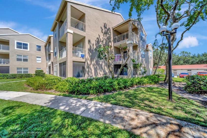 This beautiful two-bedroom, two-bath condominium in Delray Beach - Beach Condo for sale in Delray Beach, Florida on Beachhouse.com