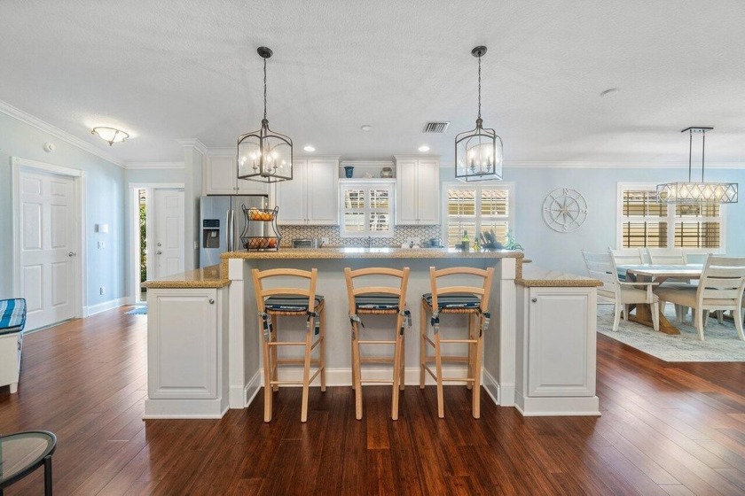 This beautifully updated extended Capri offers a peaceful and - Beach Home for sale in Wellington, Florida on Beachhouse.com