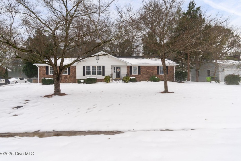 This updated and well maintained home is a must see, offering - Beach Home for sale in New Bern, North Carolina on Beachhouse.com