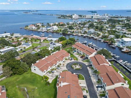 WELCOME HOME!  Absolutely beautiful 3 bedroom / 3 bathroom + - Beach Townhome/Townhouse for sale in Dunedin, Florida on Beachhouse.com