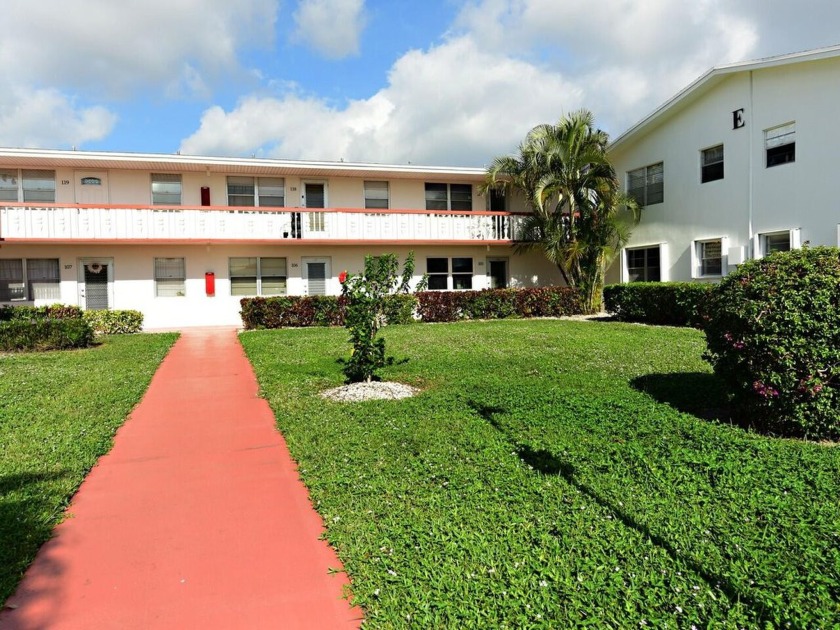 This is one of the best buildings in Century Village! Upstairs - Beach Condo for sale in West Palm Beach, Florida on Beachhouse.com