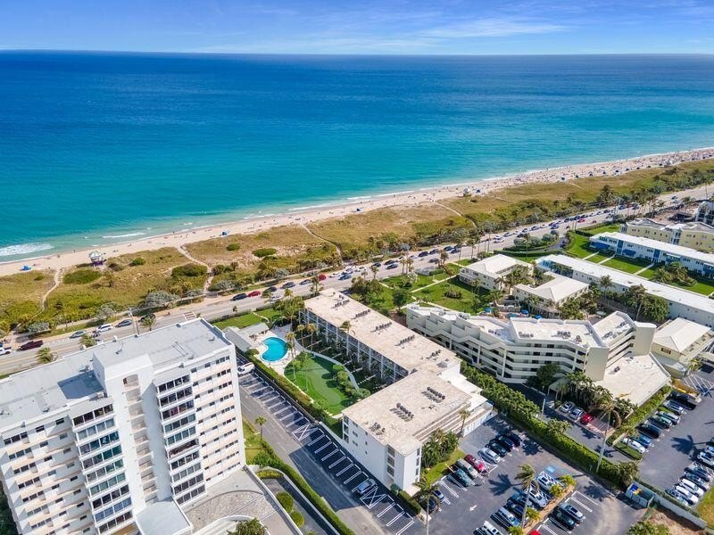 RARE Oceanfront, turn-key, fully furnished, 1-bedroom end unit - Beach Condo for sale in Delray Beach, Florida on Beachhouse.com