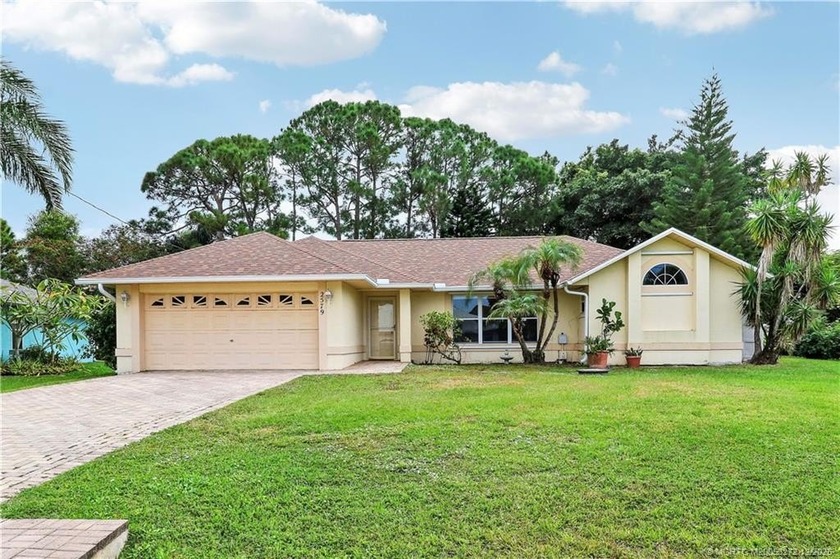 True Treasure! This impeccably maintained Synergy home offers an - Beach Home for sale in Port Saint Lucie, Florida on Beachhouse.com