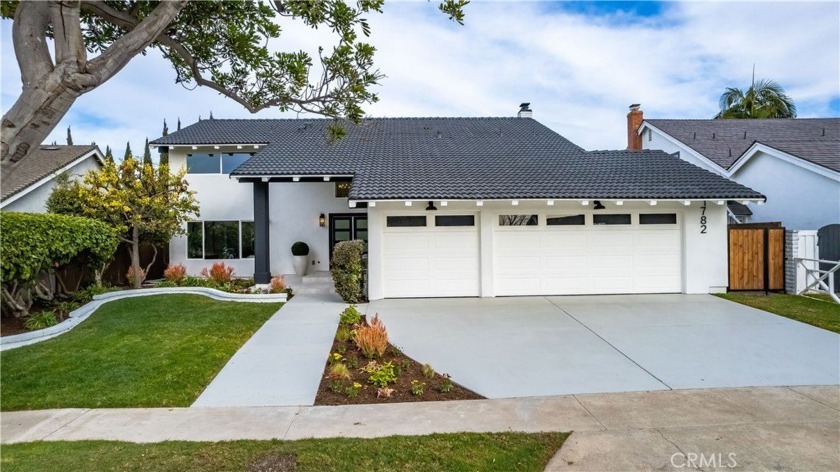 This stunning contemporary property has been meticulously - Beach Home for sale in Costa Mesa, California on Beachhouse.com