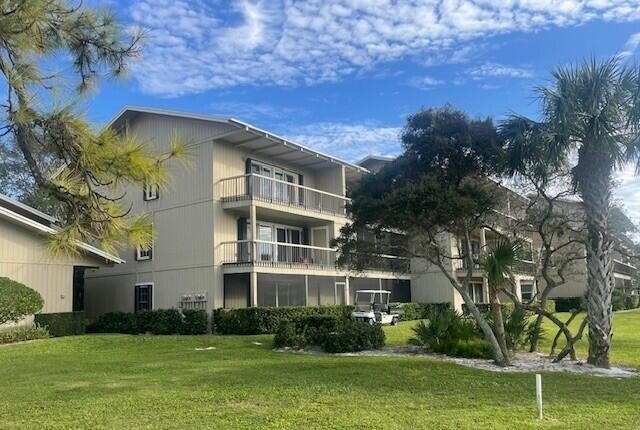 MAKE IT YOUR OWN! Wonderful floorplan and fabulous view for this - Beach Townhome/Townhouse for sale in Jupiter, Florida on Beachhouse.com