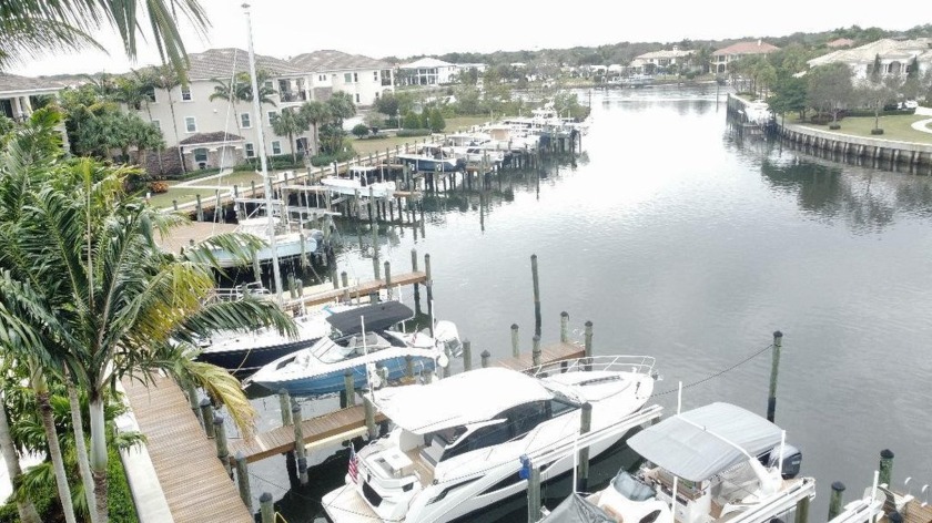 Boating community, deeded dock for up to a 65 ft boat , 24K lift - Beach Condo for sale in North Palm Beach, Florida on Beachhouse.com