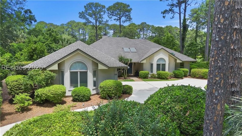Tucked away on a quiet cul-de-sac street in the Oyster Reef area - Beach Home for sale in Hilton Head Island, South Carolina on Beachhouse.com