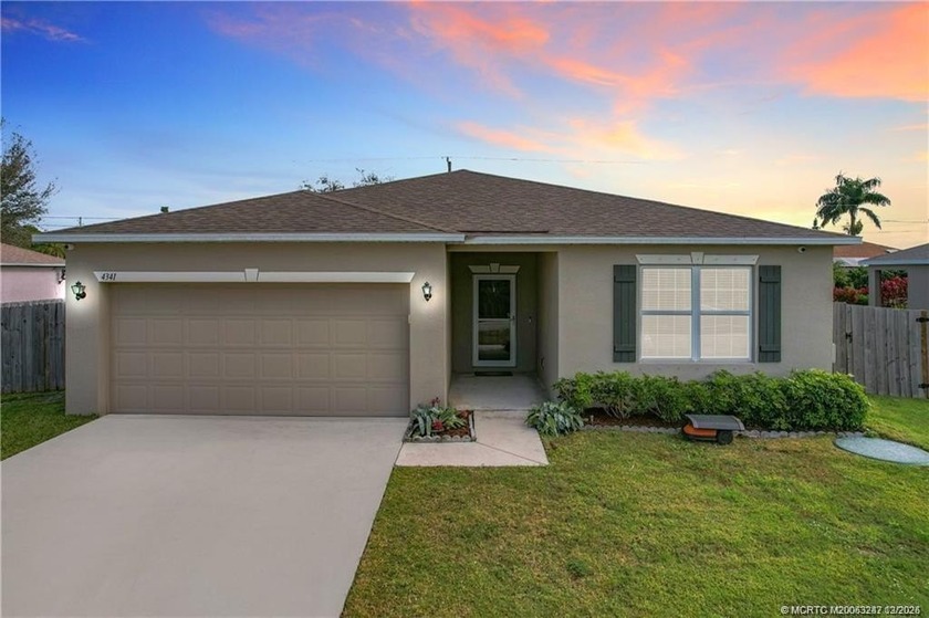 Your own tropical Florida retreat. Beautiful 4 bed, 2 bath 1874 - Beach Home for sale in Port Saint Lucie, Florida on Beachhouse.com