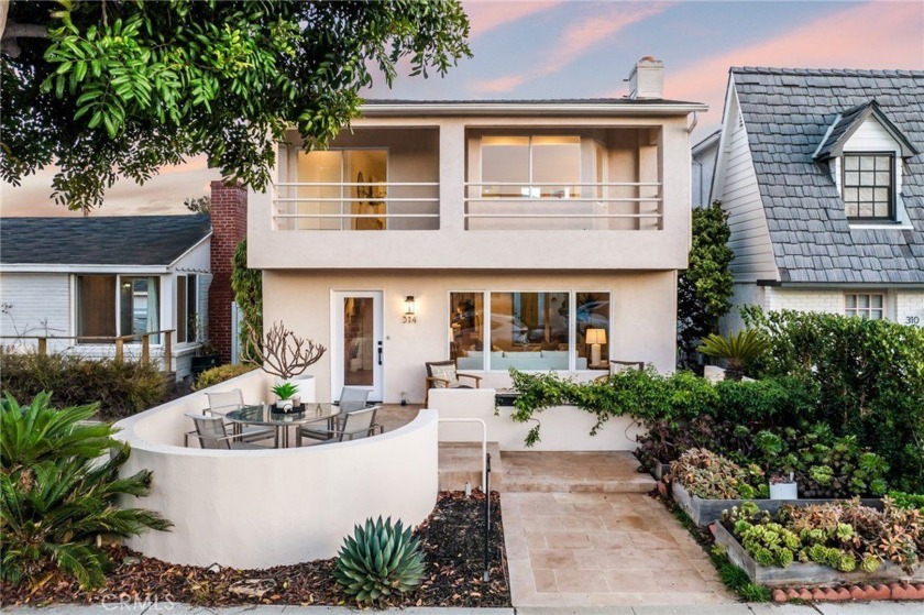 This stunning contemporary home is situated in the highly - Beach Home for sale in Corona Del Mar, California on Beachhouse.com