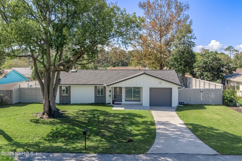 STUNNING move-in ready POOL home in the desirable neighborhood - Beach Home for sale in Ponte Vedra Beach, Florida on Beachhouse.com