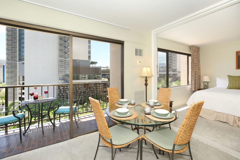 A Repeat Guest Favorite! Great location! FREE Parking & Wi-Fi - Beach Vacation Rentals in Honolulu, Hawaii on Beachhouse.com