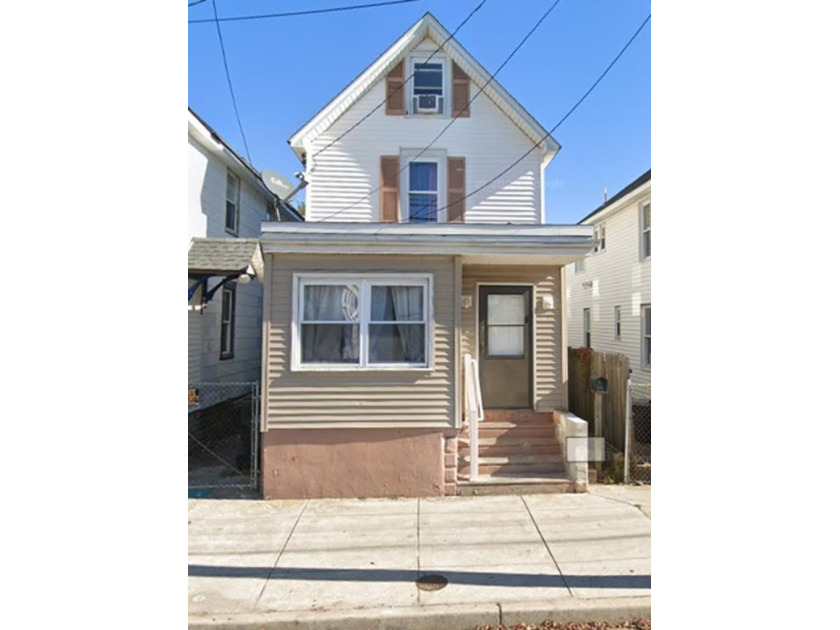 Opportunity knocks in Wildwood! This 4-bedroom, 1.5-bath single - Beach Home for sale in Wildwood, New Jersey on Beachhouse.com