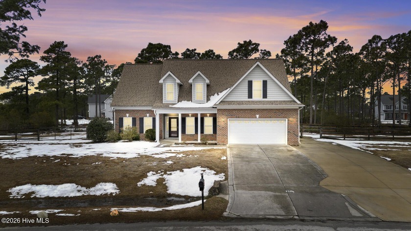 This charming single-family home located in the desirable gated - Beach Home for sale in Hubert, North Carolina on Beachhouse.com