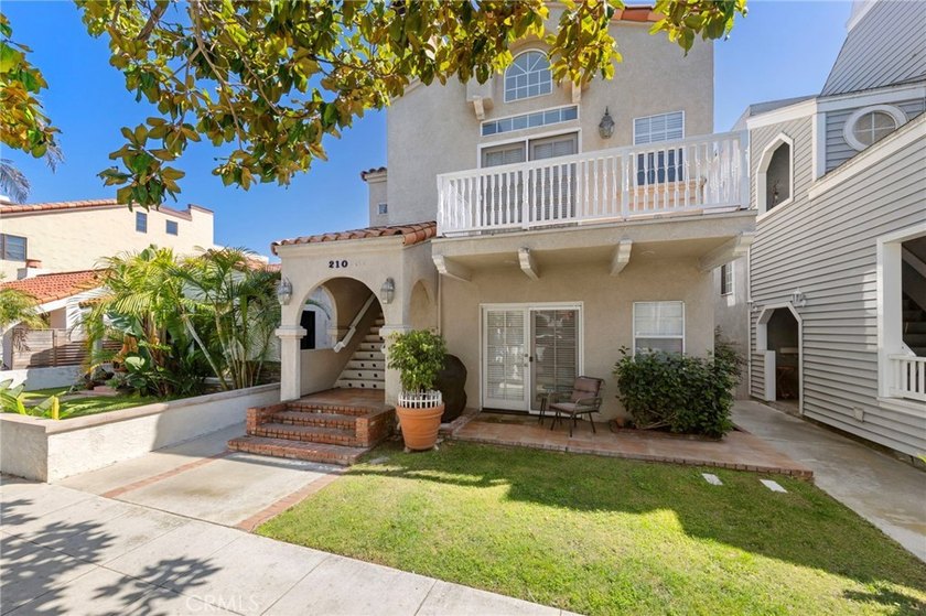 Luxury duplex in the prime Belmont Shore neighborhood just steps - Beach Townhome/Townhouse for sale in Long Beach, California on Beachhouse.com