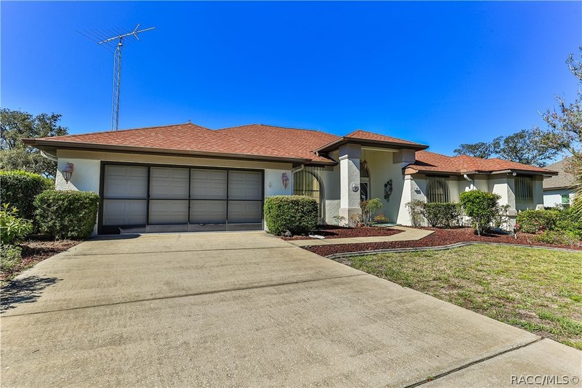 Sugarmill Woods Classic Driftwood model single-family pool home - Beach Home for sale in Homosassa, Florida on Beachhouse.com