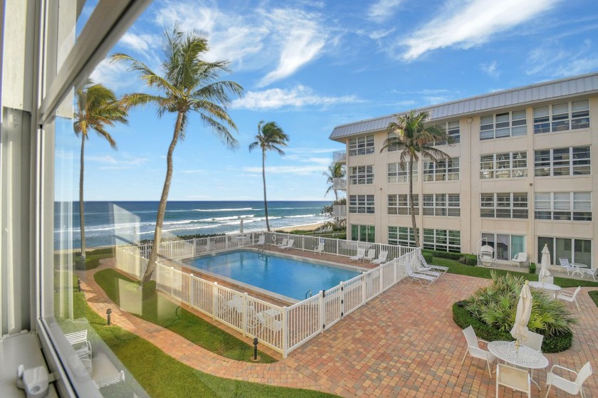 Welcome to Paradise! This bright & airy 1/1 condo boasts a - Beach Condo for sale in Gulf Stream, Florida on Beachhouse.com