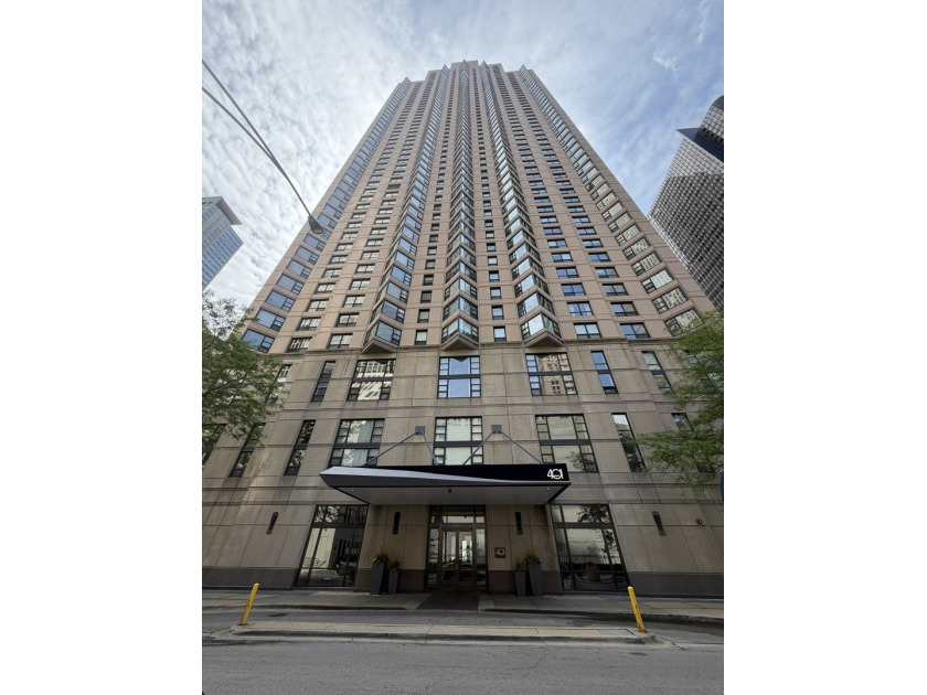 This is a fantastic opportunity looking for a total turnkey - Beach Condo for sale in Chicago, Illinois on Beachhouse.com