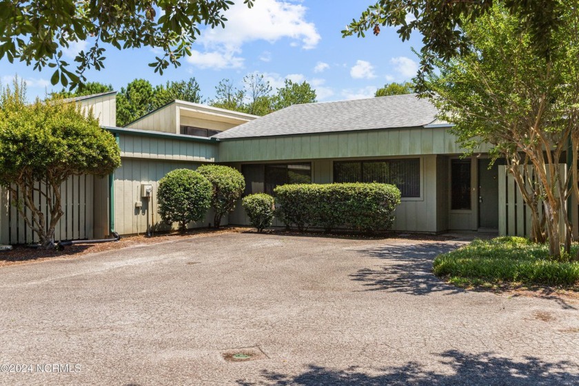 Welcome to a premier living experience in this beautiful 3 - Beach Townhome/Townhouse for sale in Hampstead, North Carolina on Beachhouse.com